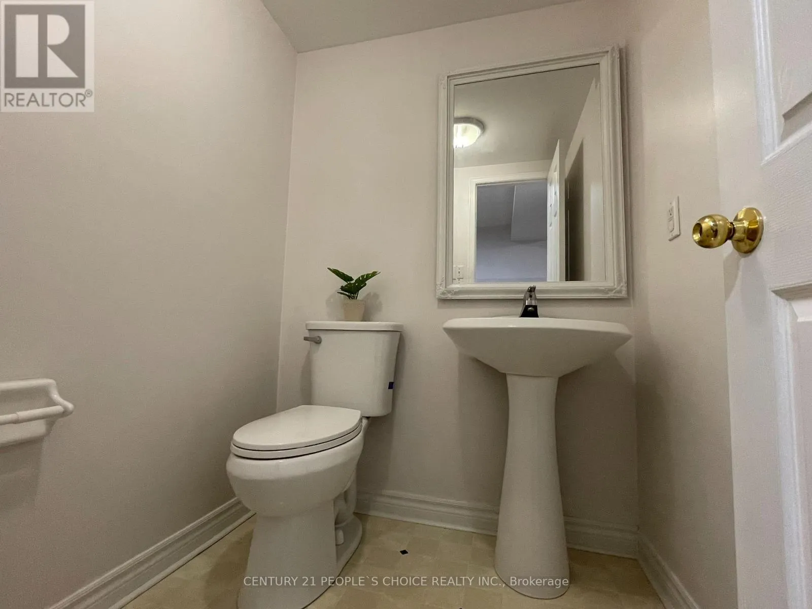 83 SPADINA ROAD N