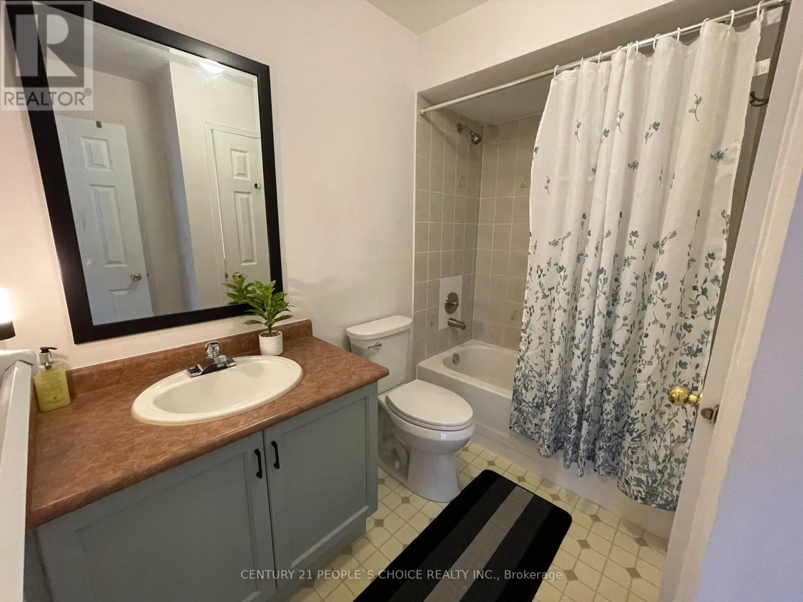 83 SPADINA ROAD N