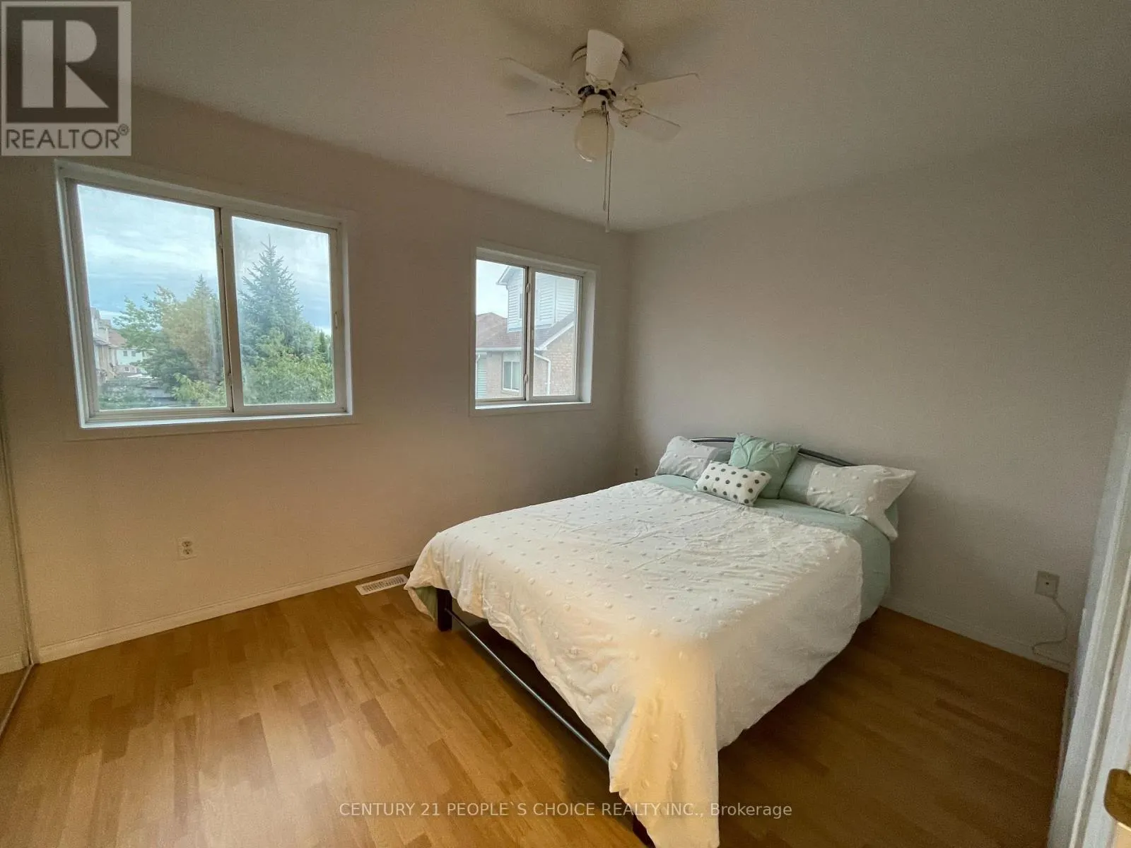 83 SPADINA ROAD N