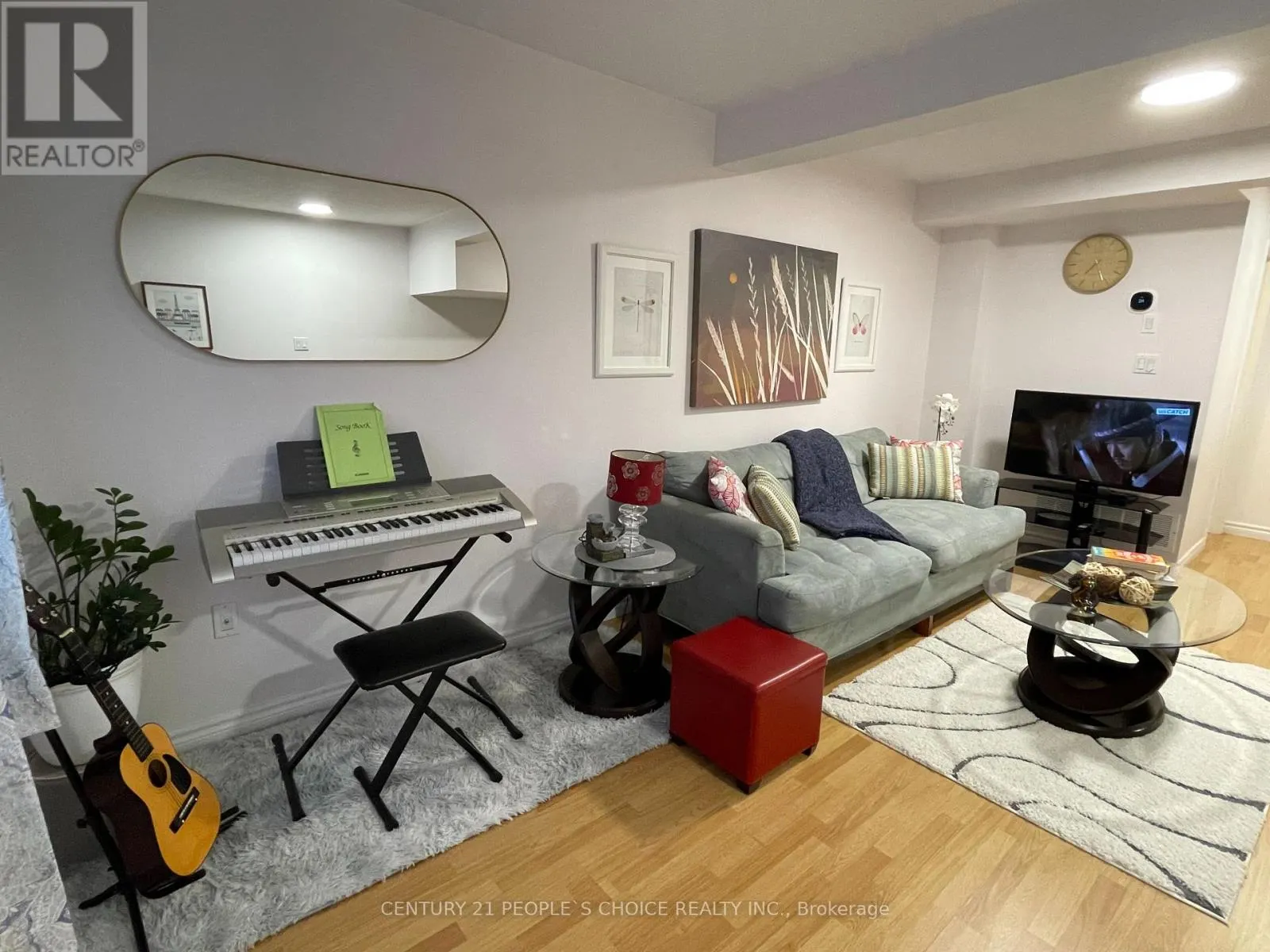 83 SPADINA ROAD N