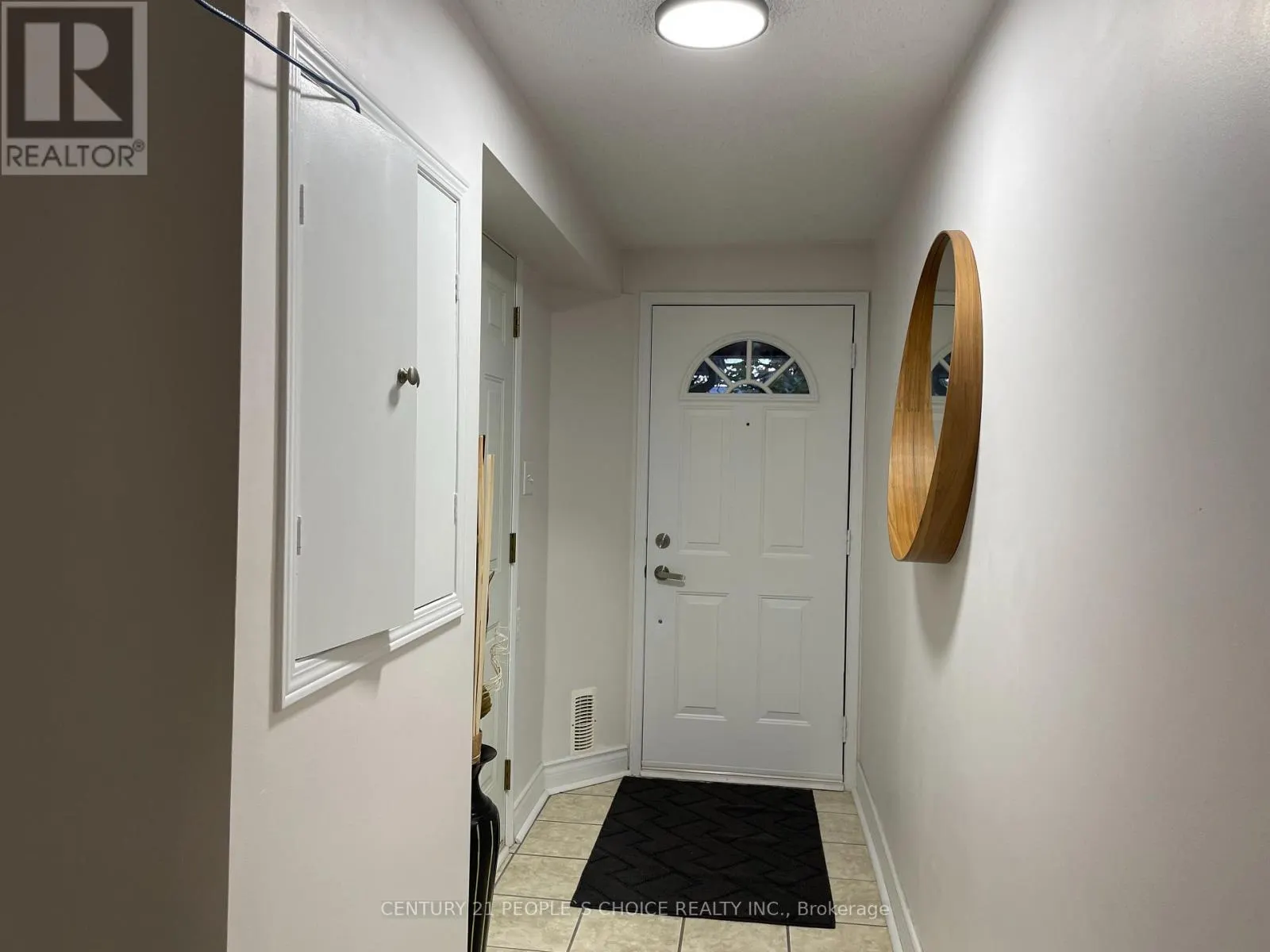 83 SPADINA ROAD N