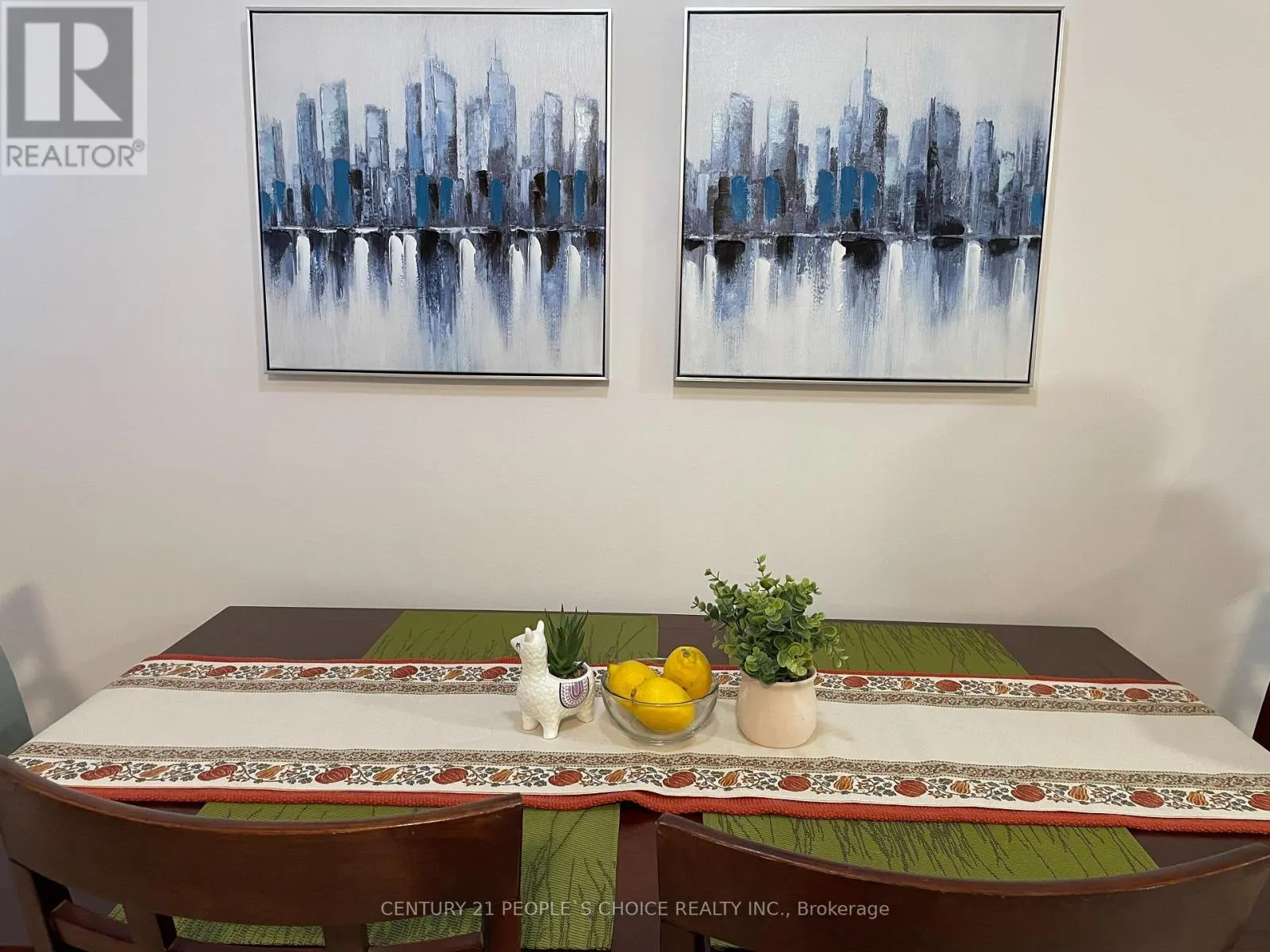 83 SPADINA ROAD N