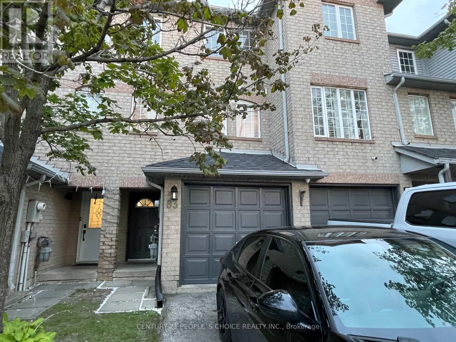 83 SPADINA ROAD N