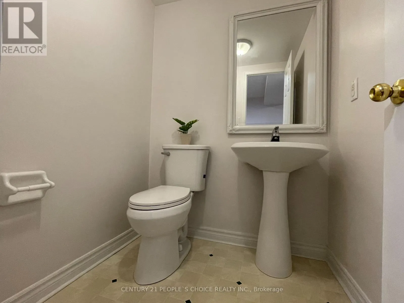 83 SPADINA ROAD N