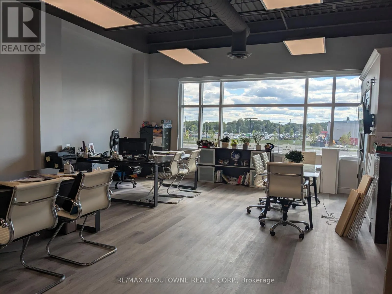 201 - 3475 REBECCA STREET