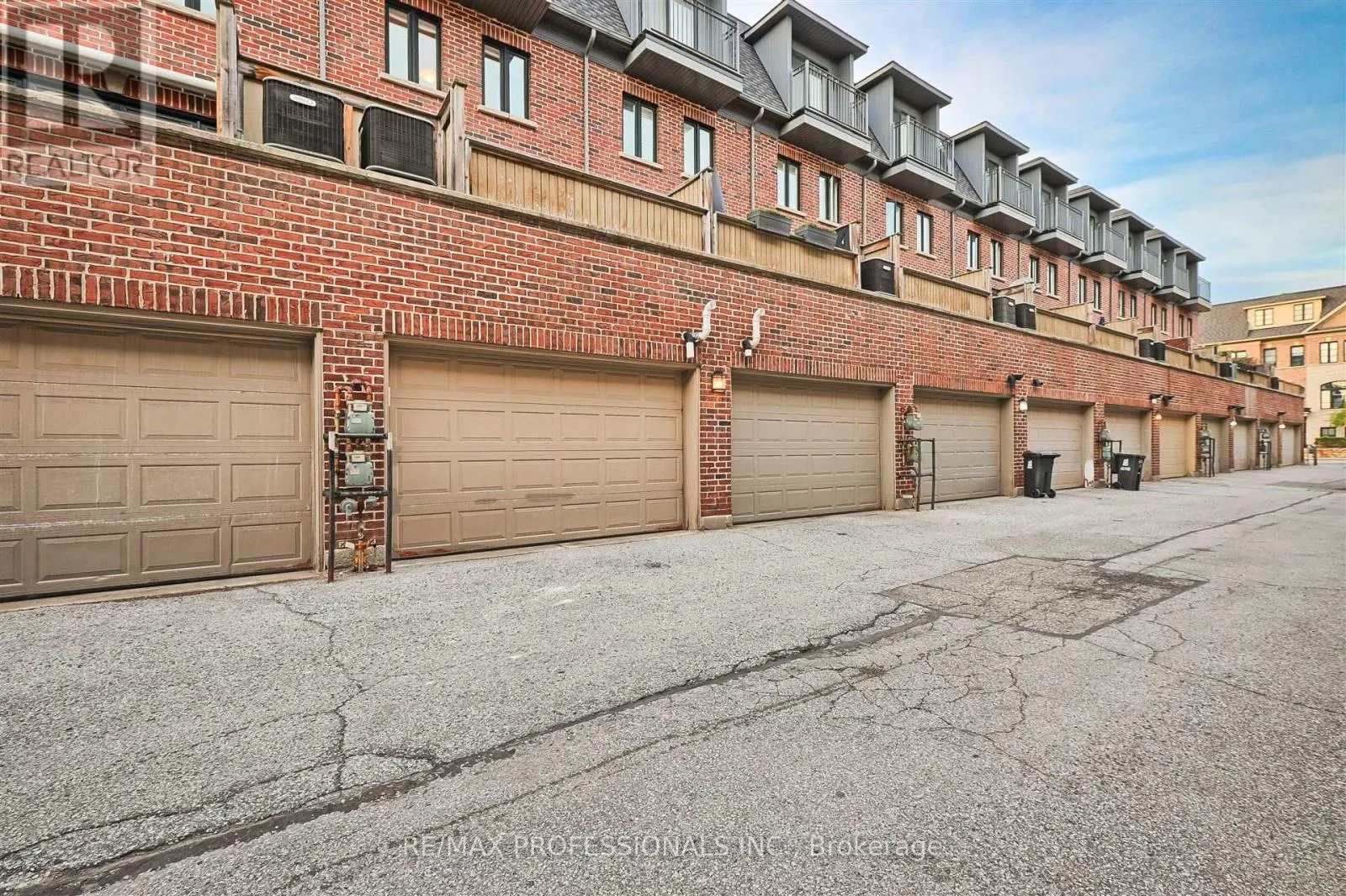 825A OXFORD STREET