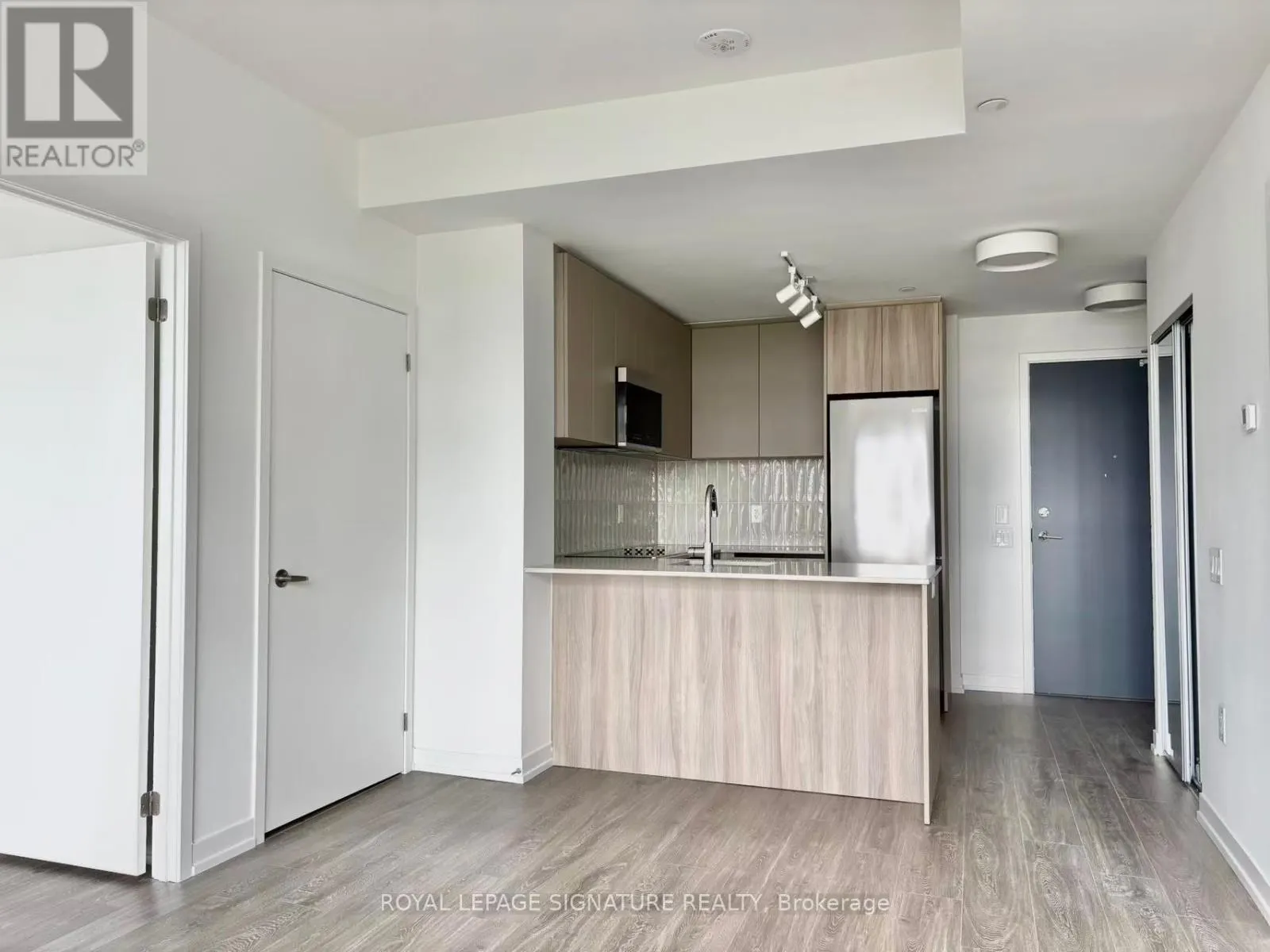 826 - 2485 EGLINTON AVENUE W