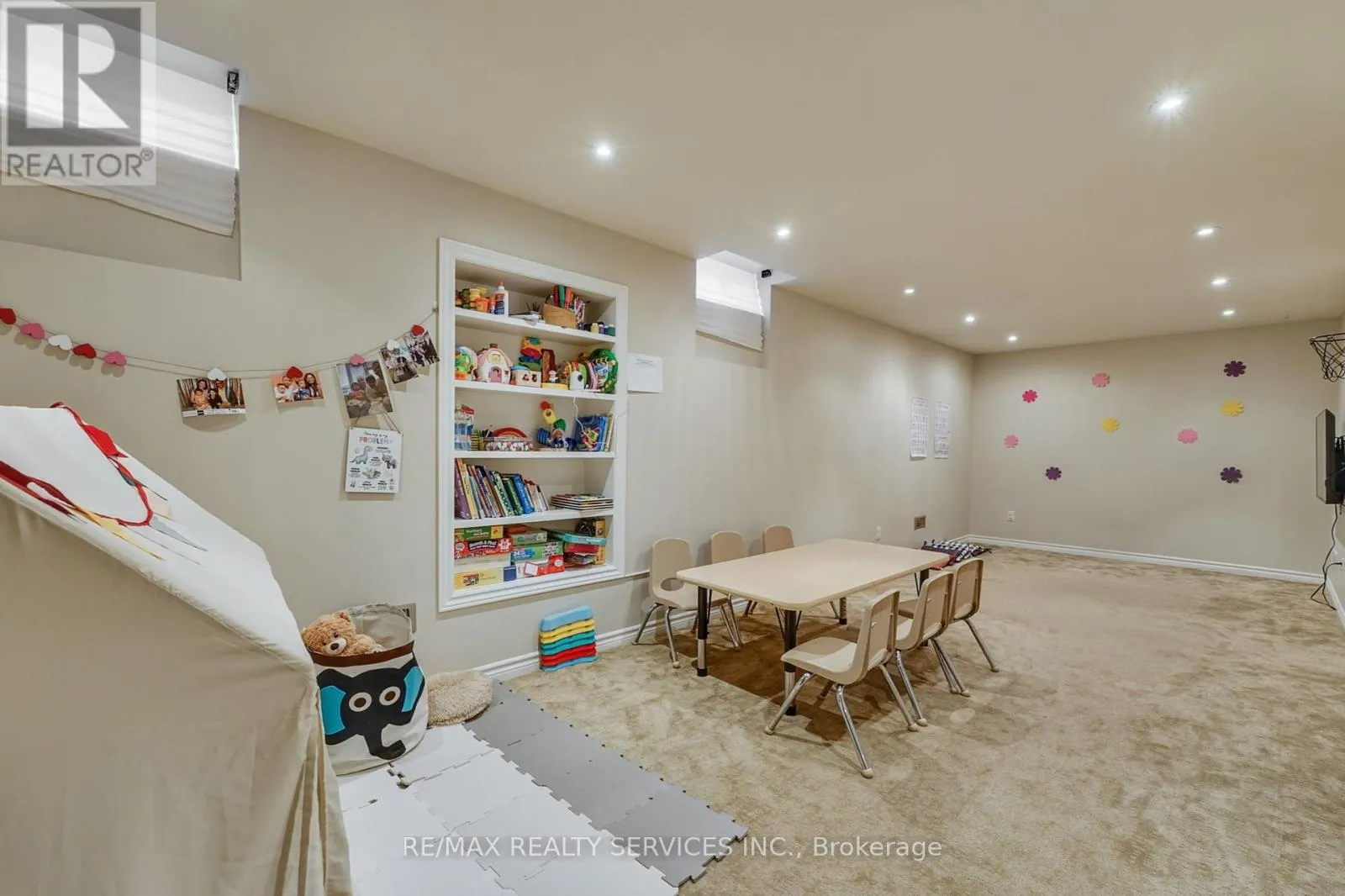 194 COOKE CRESCENT