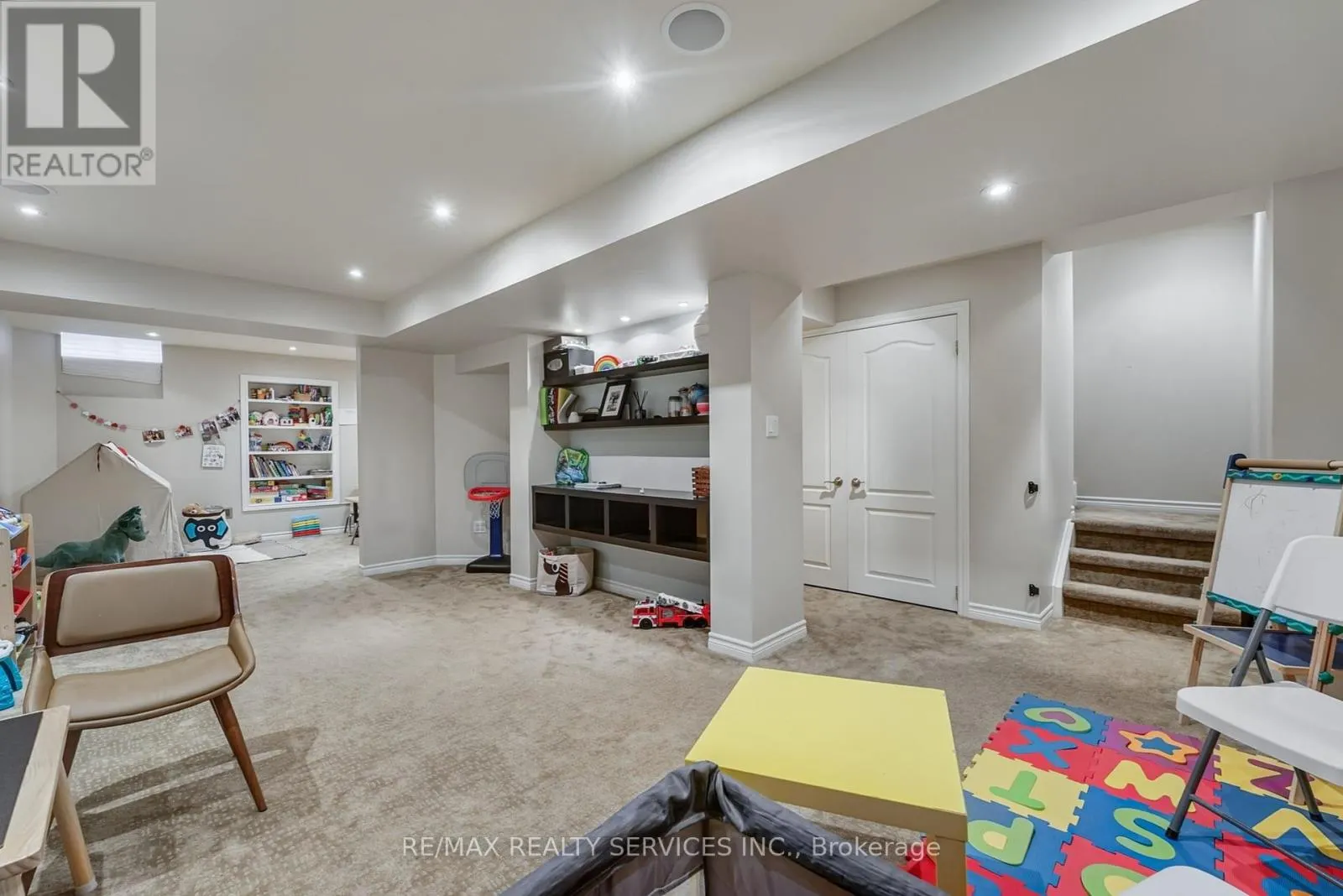 194 COOKE CRESCENT