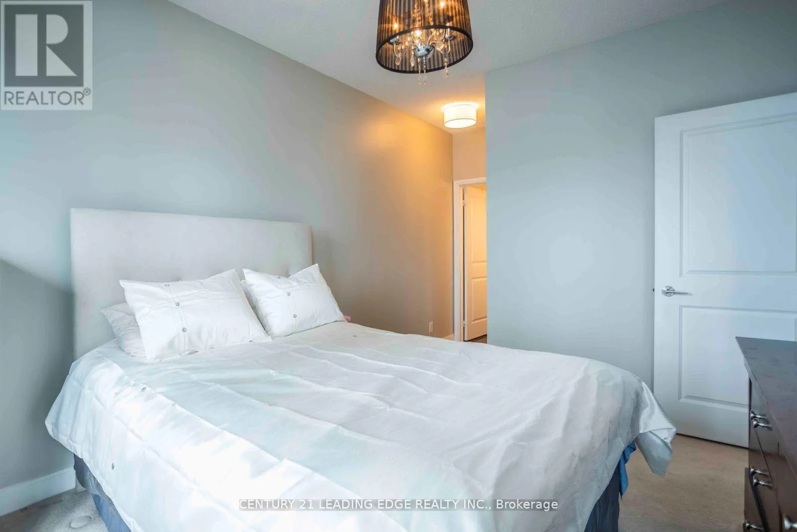 2607 - 80 ABSOLUTE AVENUE