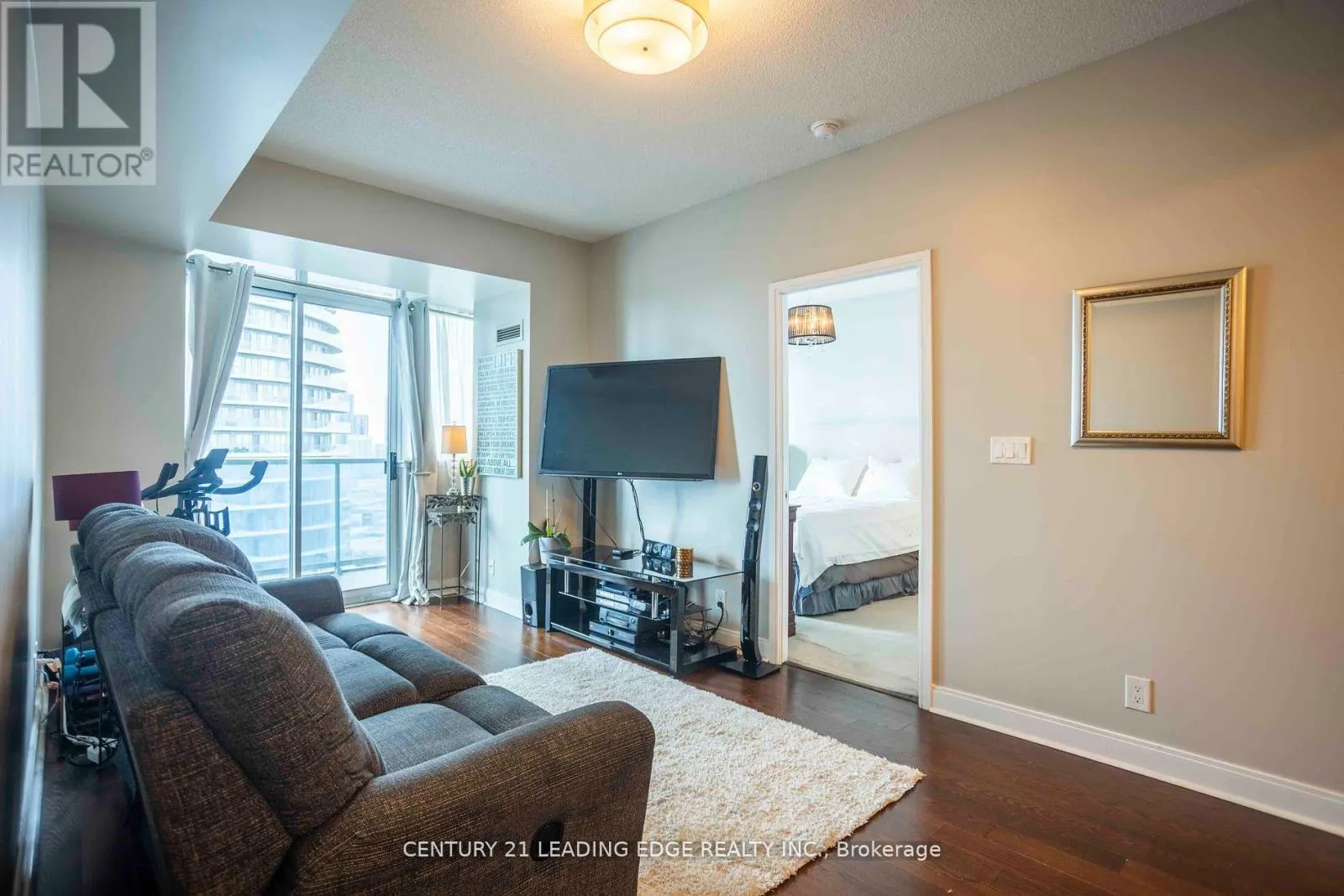 2607 - 80 ABSOLUTE AVENUE