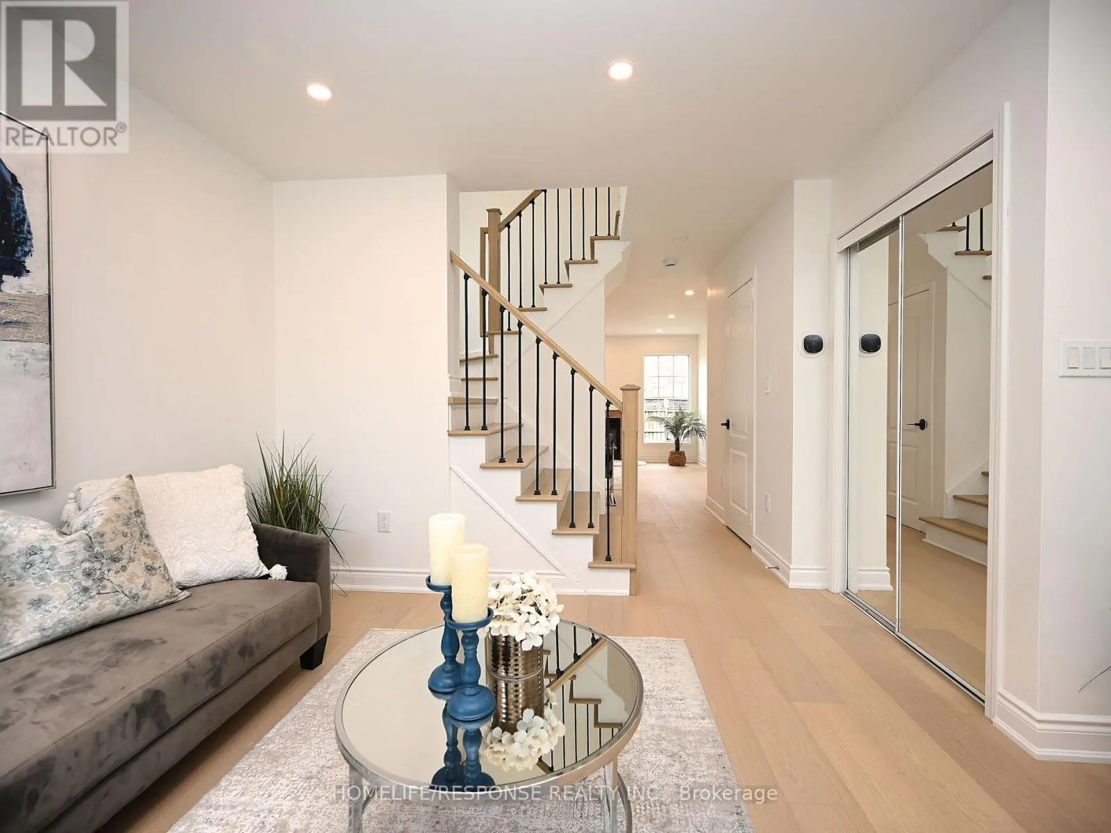 1119 KELLY GATE