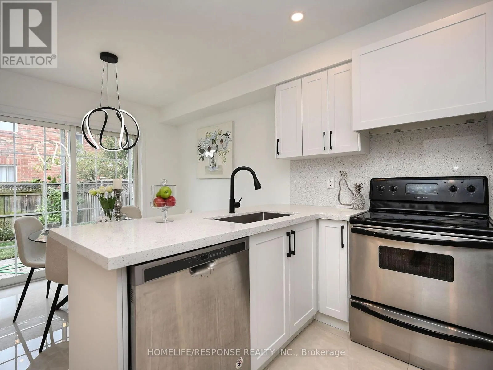 1119 KELLY GATE