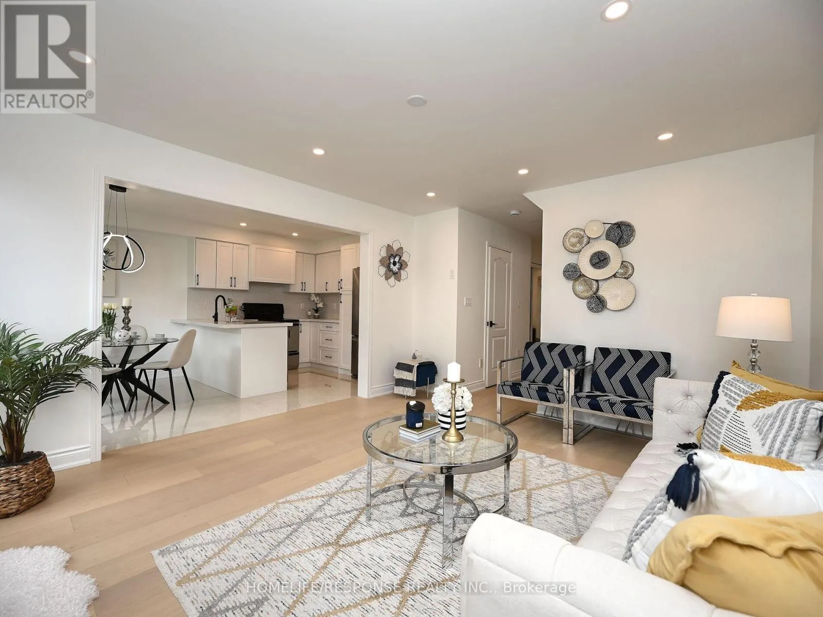 1119 KELLY GATE