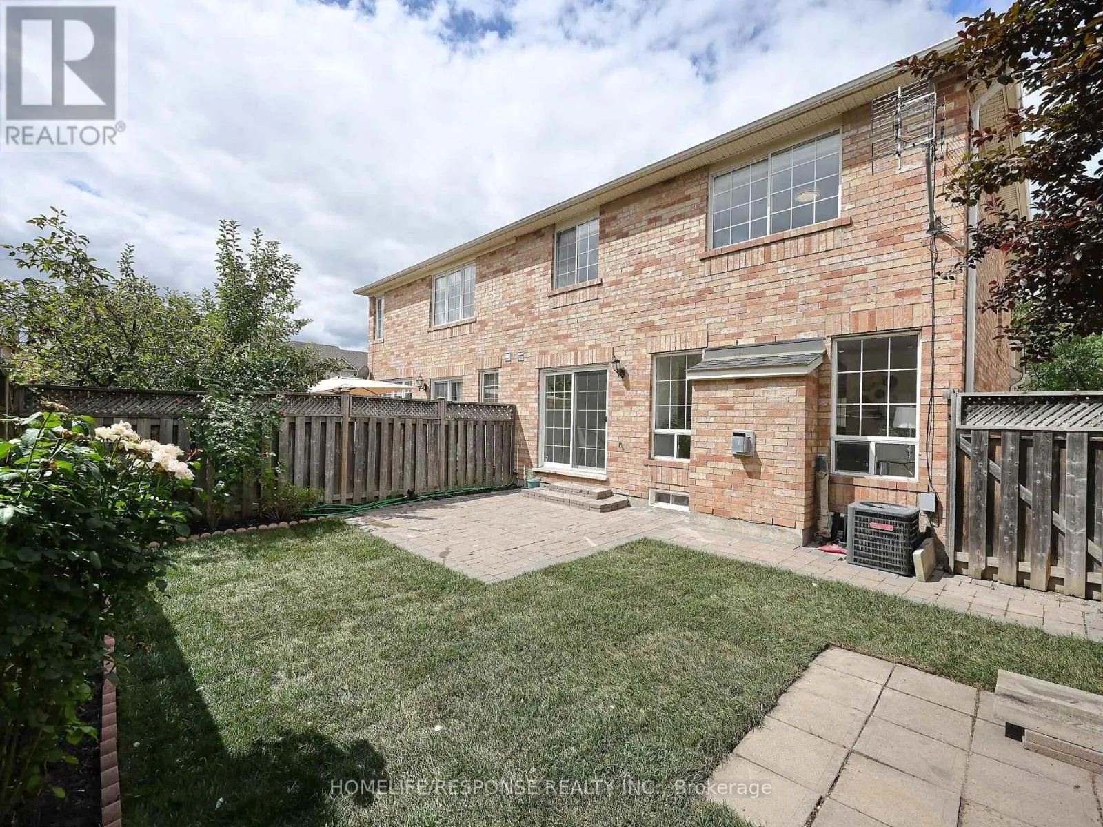 1119 KELLY GATE