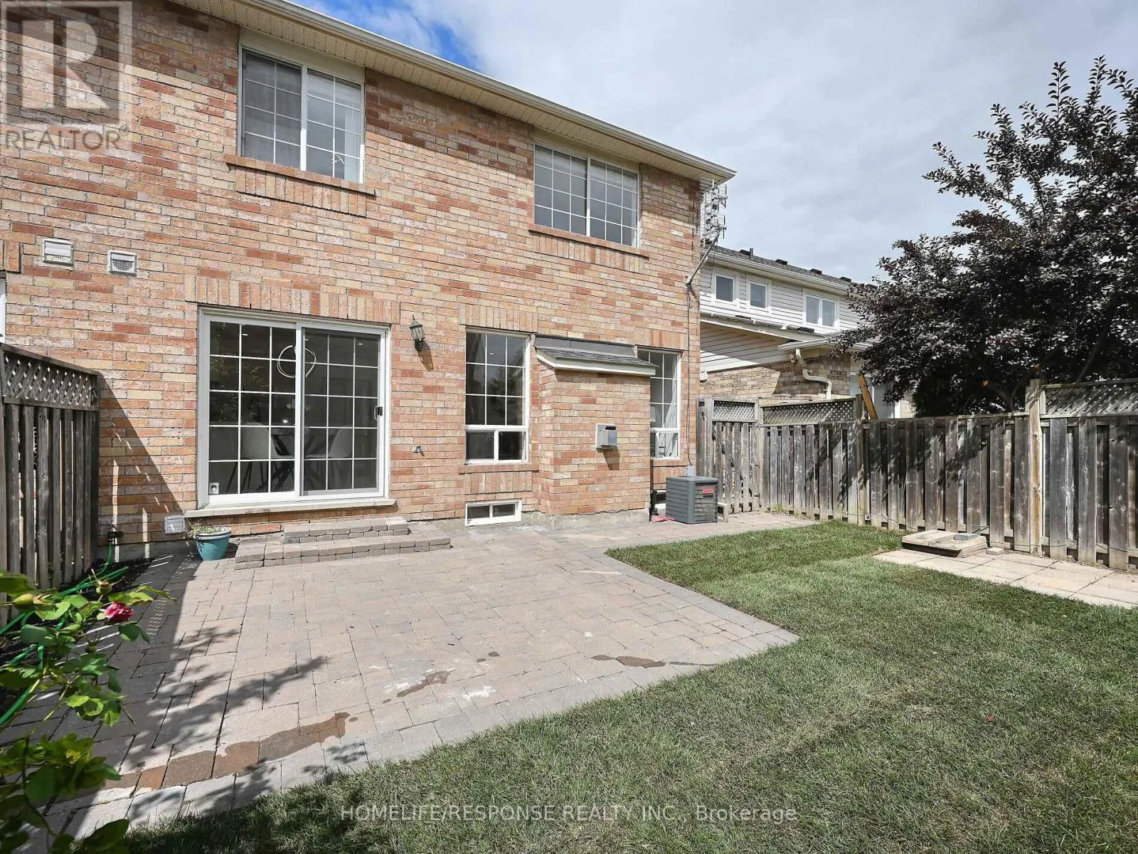 1119 KELLY GATE