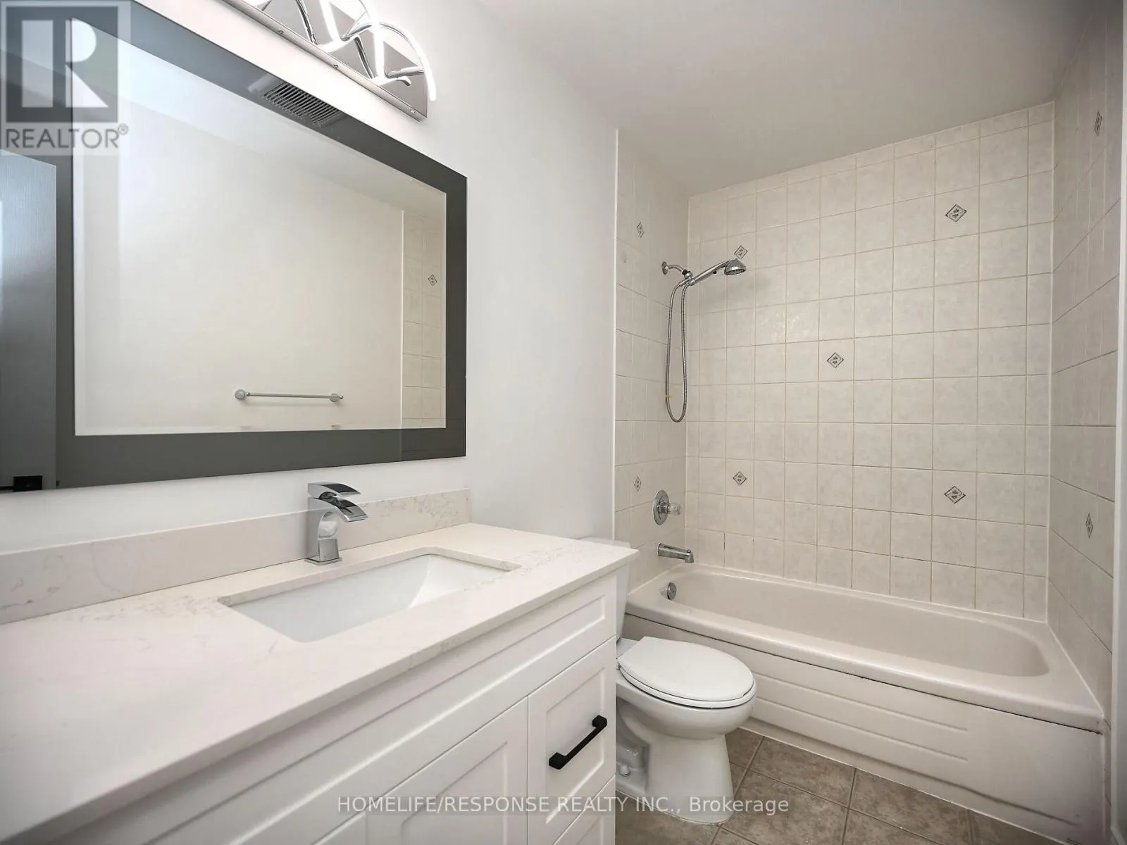 1119 KELLY GATE