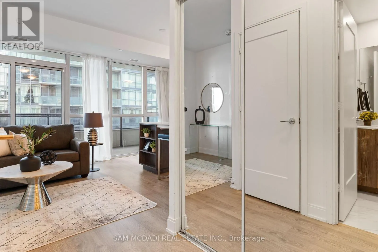 1405 - 65 ANNIE CRAIG DRIVE