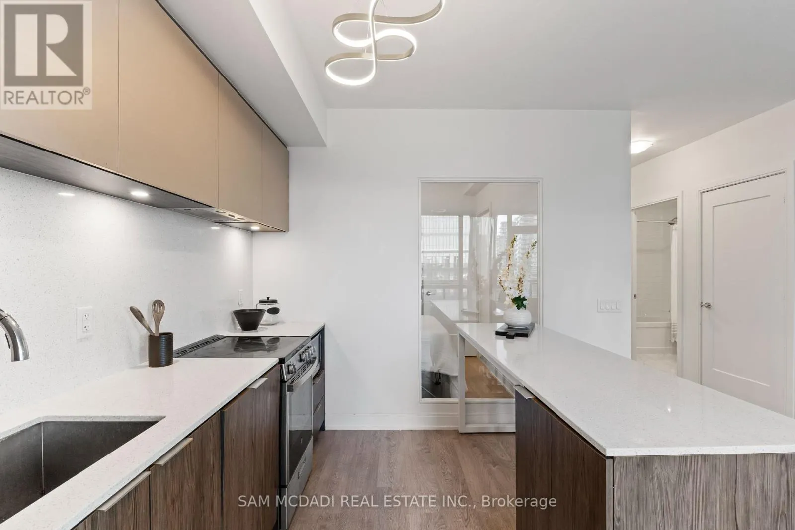 1405 - 65 ANNIE CRAIG DRIVE