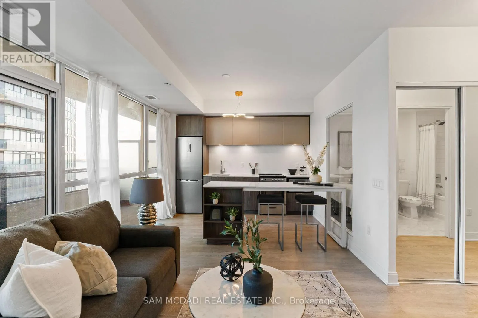 1405 - 65 ANNIE CRAIG DRIVE