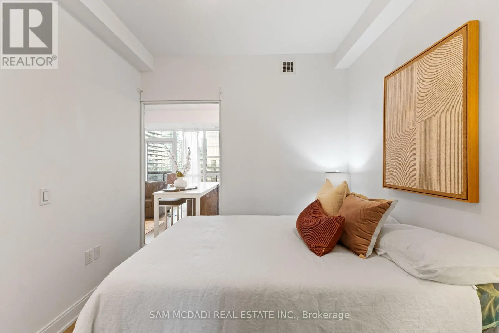 1405 - 65 ANNIE CRAIG DRIVE