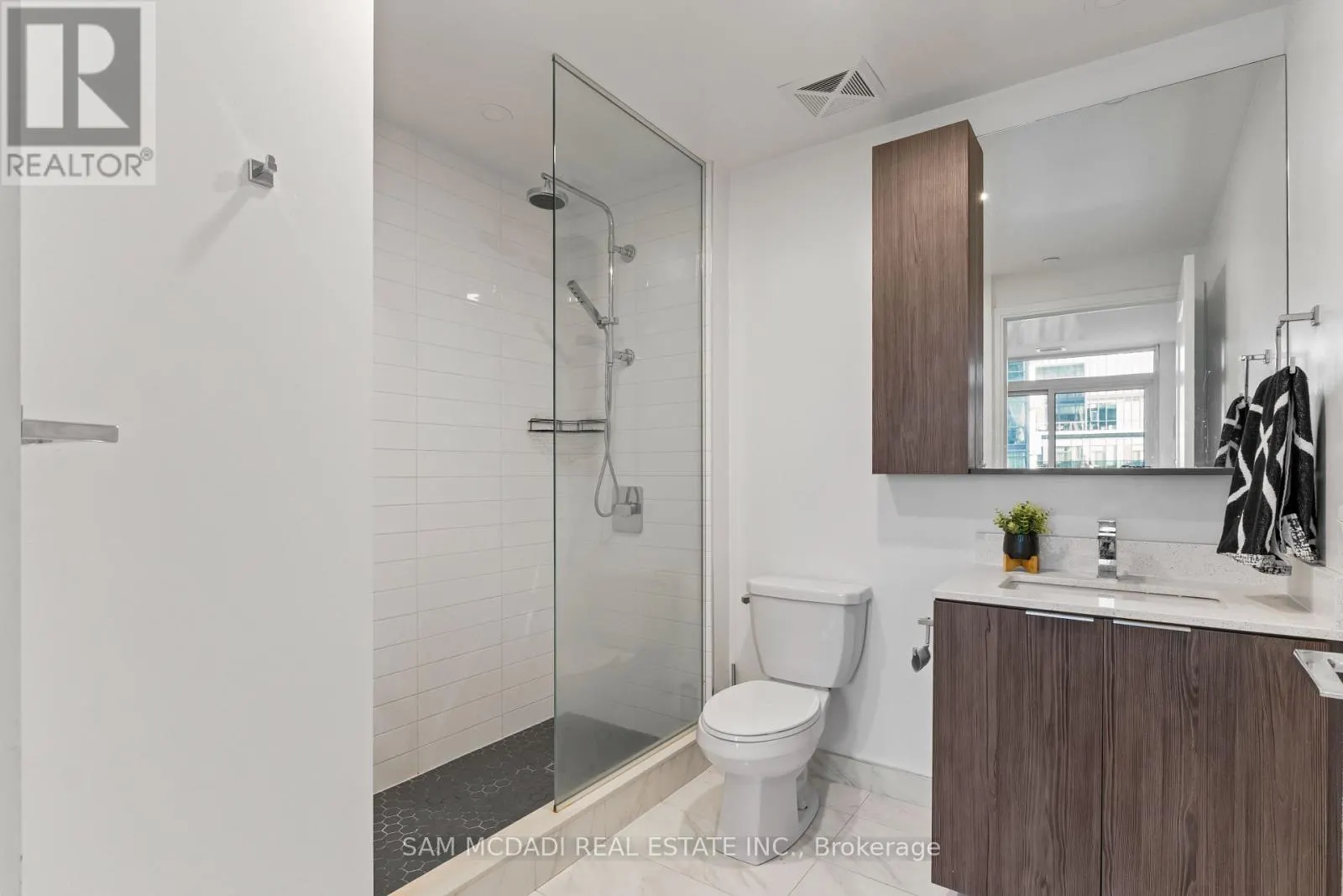 1405 - 65 ANNIE CRAIG DRIVE