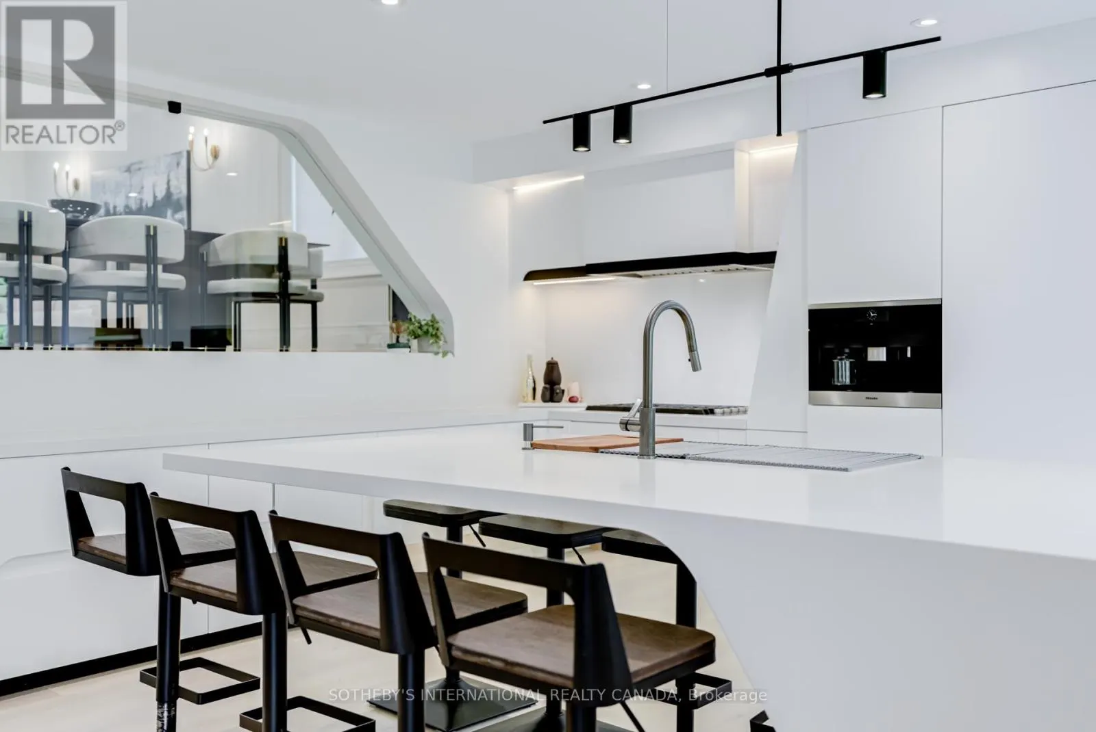 11 SHERIN COURT
