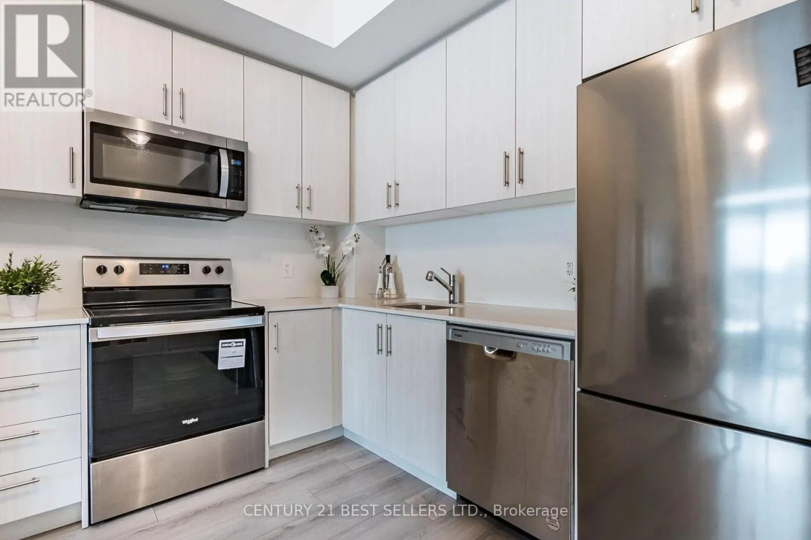 510 - 1440 CLARRIAGE COURT