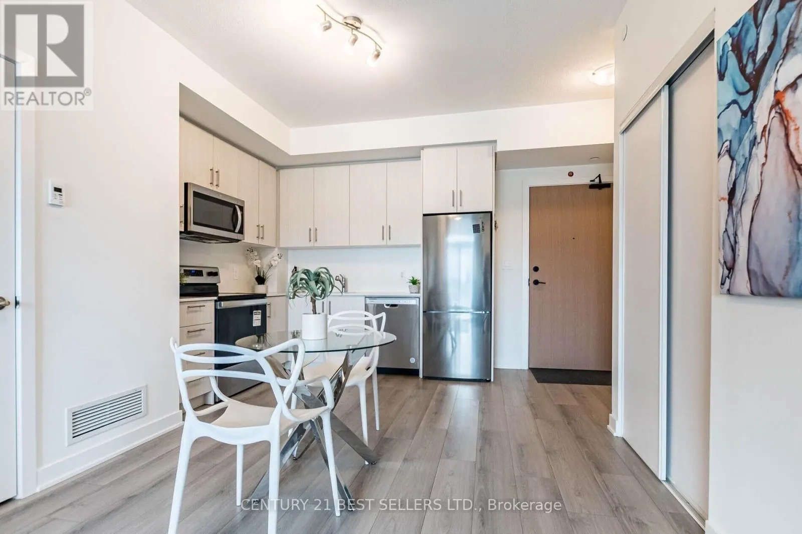510 - 1440 CLARRIAGE COURT