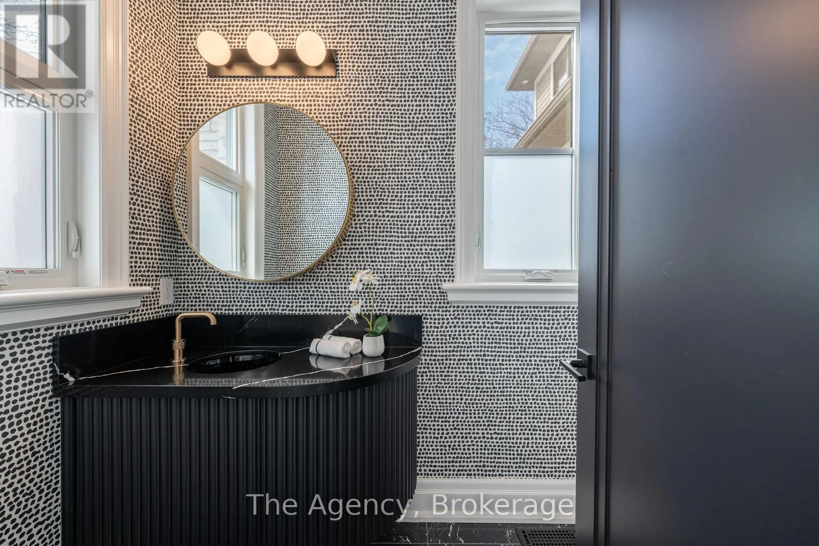 3 - 2265 LAKESHORE ROAD, #3