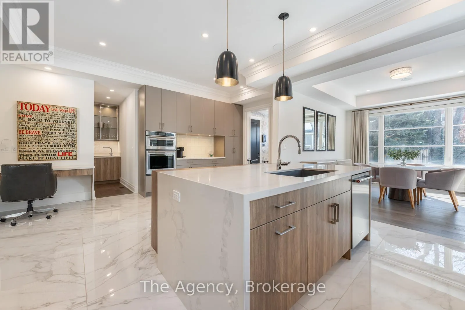 3 - 2265 LAKESHORE ROAD, #3