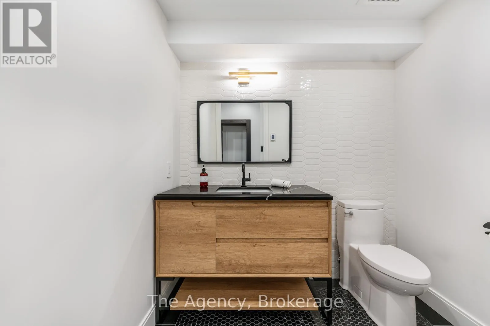 3 - 2265 LAKESHORE ROAD, #3