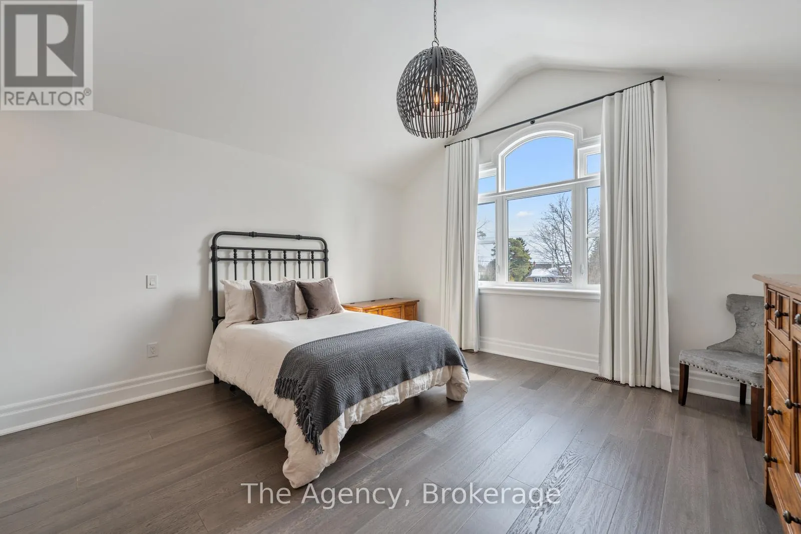 3 - 2265 LAKESHORE ROAD, #3