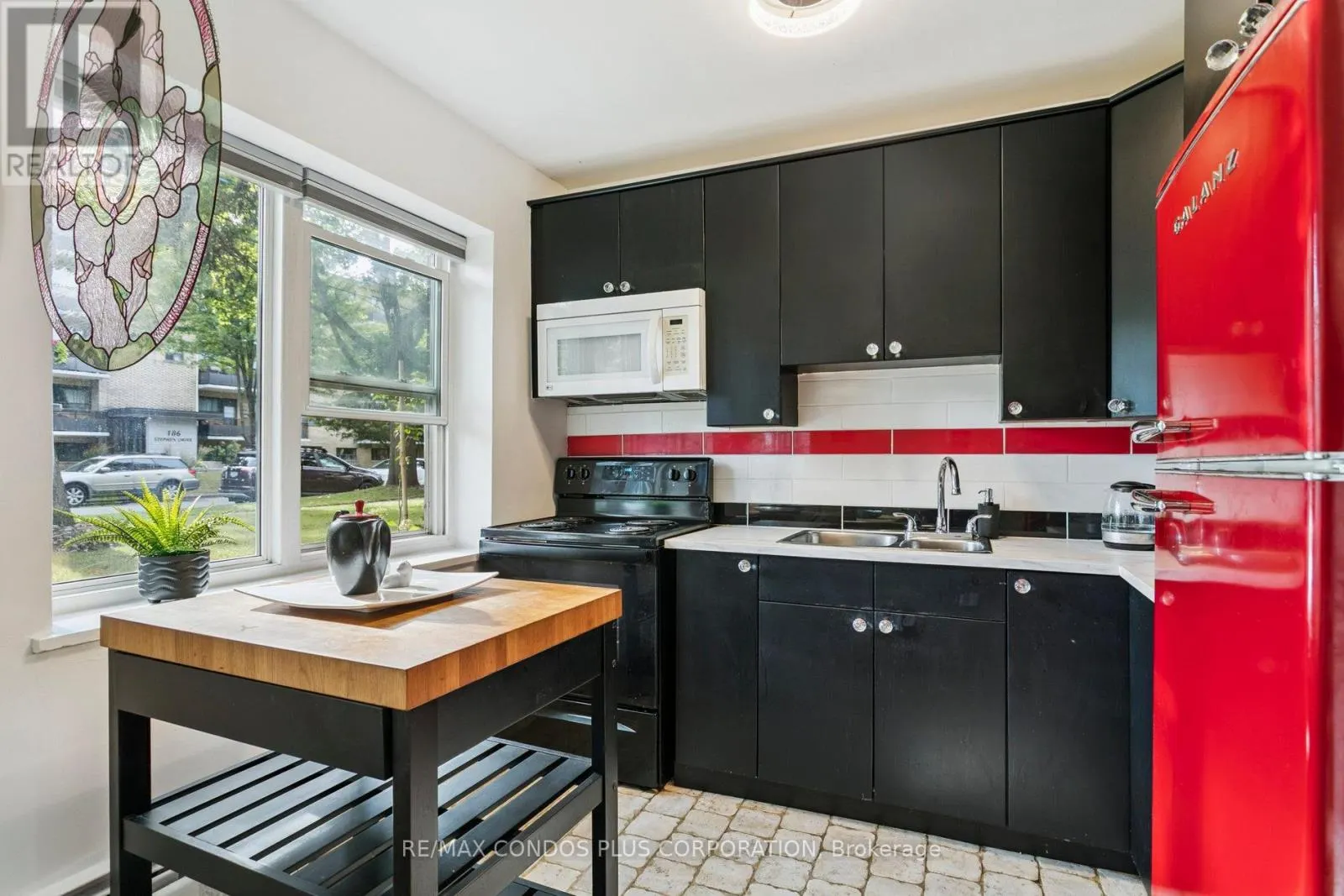 101 - 185 STEPHEN DRIVE