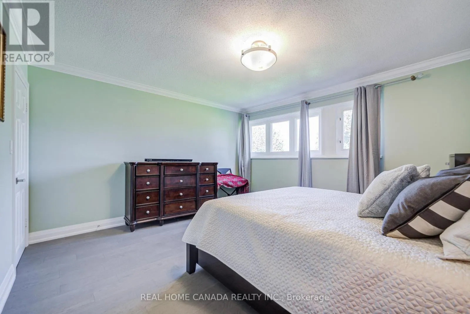29 ELLESBORO DRIVE