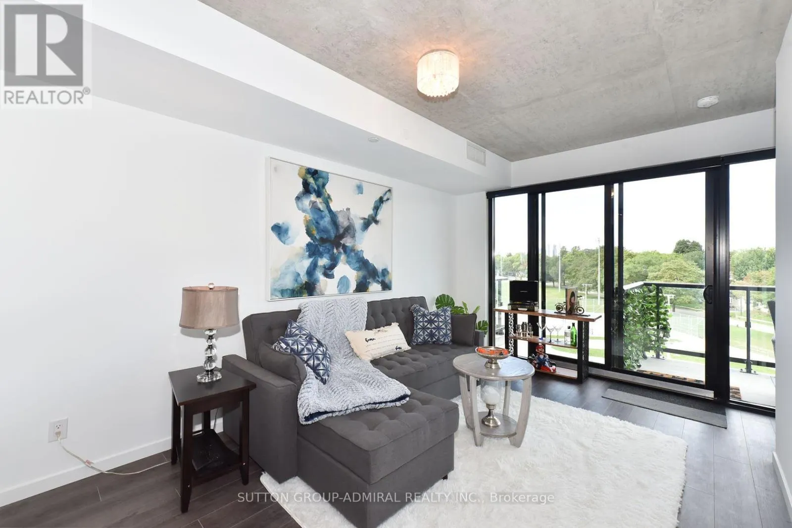 404 - 7 SMITH CRESCENT