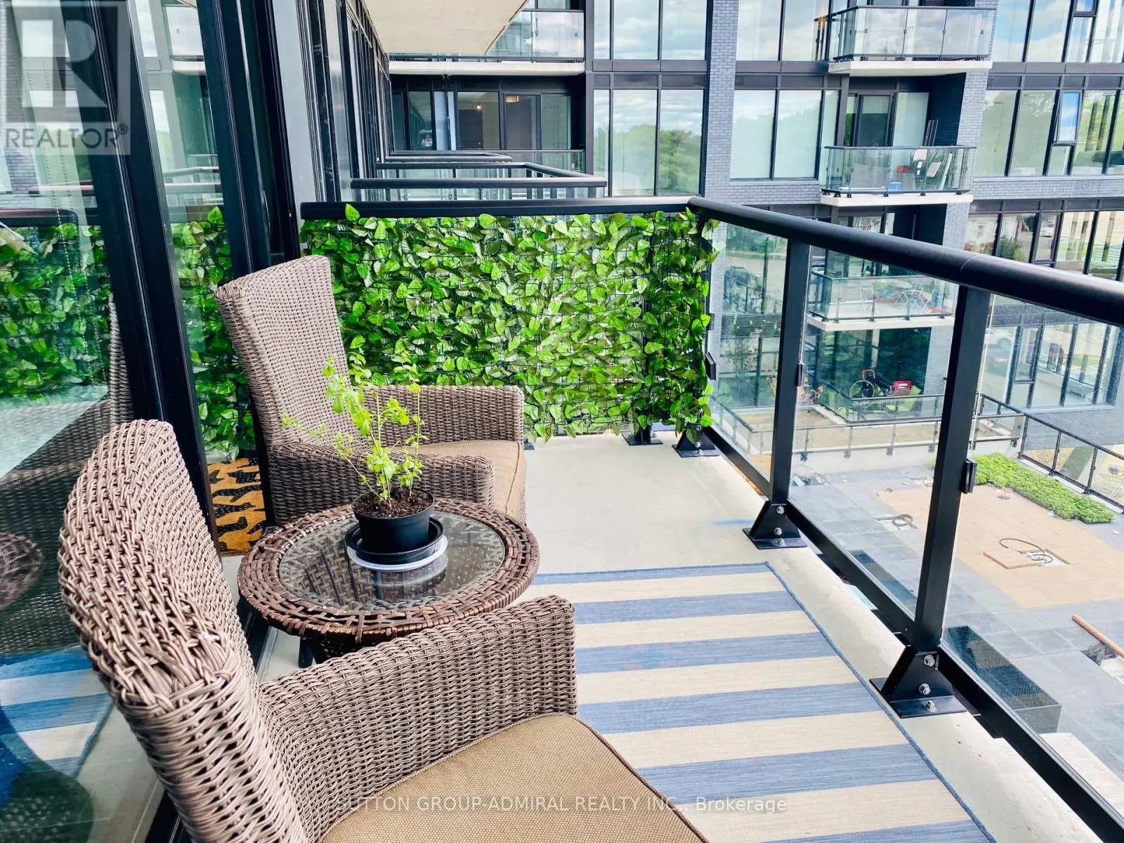 404 - 7 SMITH CRESCENT