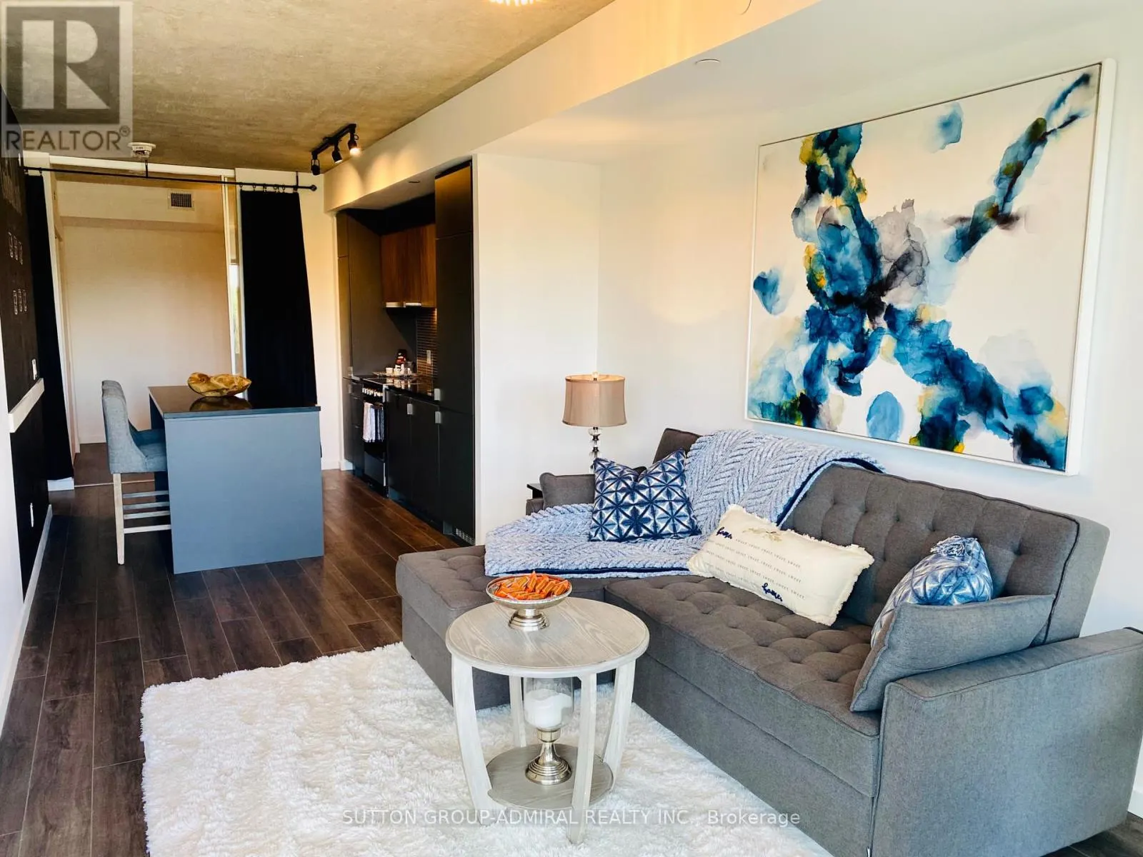 404 - 7 SMITH CRESCENT