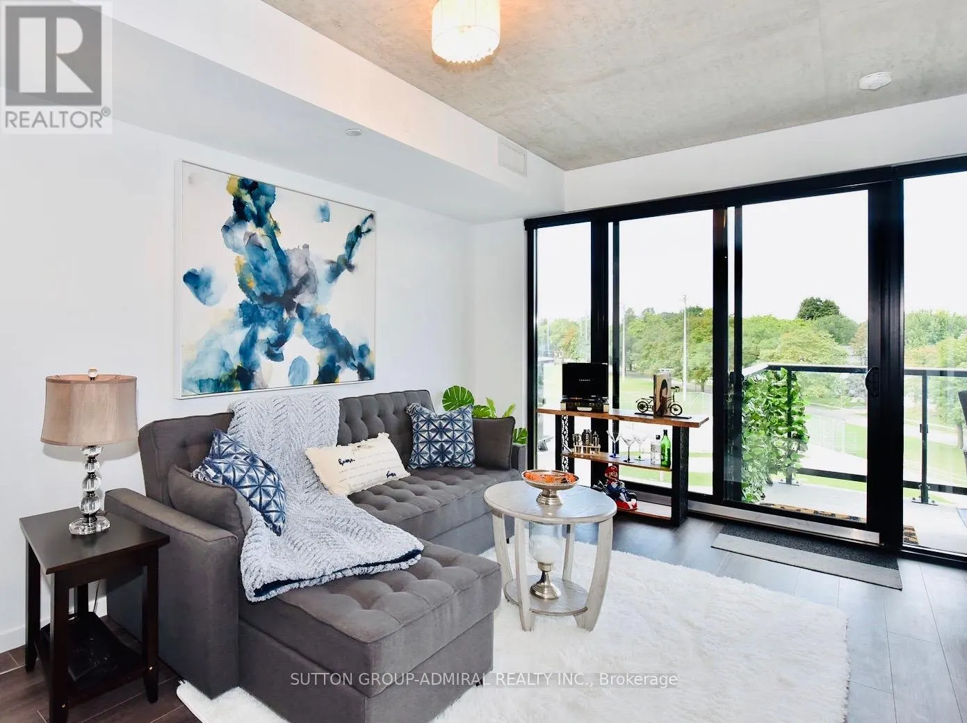 404 - 7 SMITH CRESCENT
