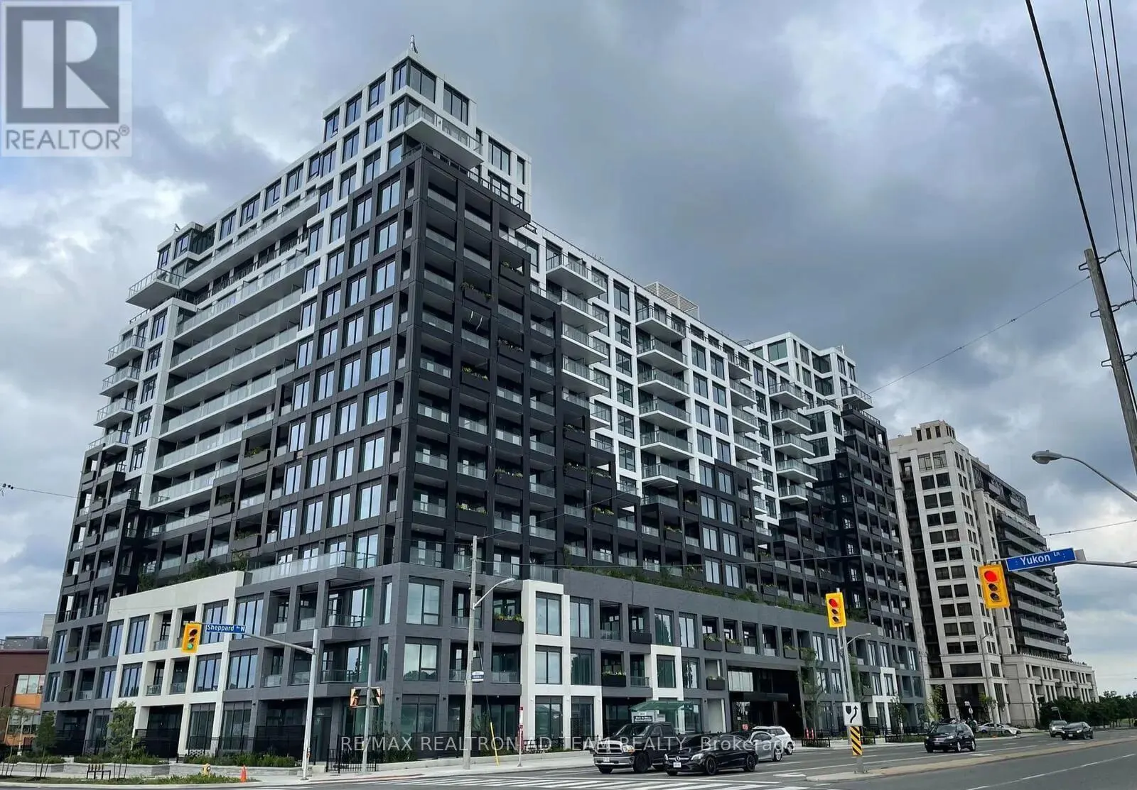 1033 - 1100 SHEPPARD AVENUE W