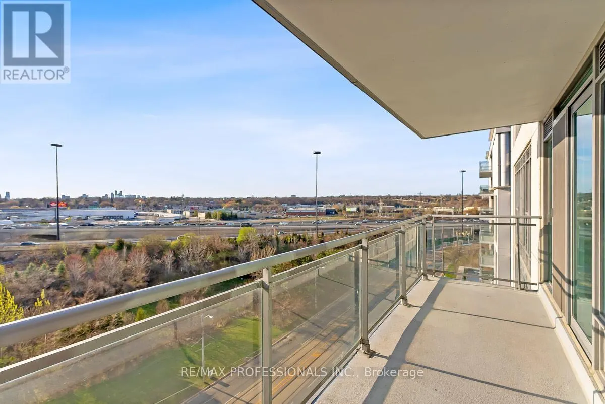 1004 - 2121 LAKE SHORE BOULEVARD W