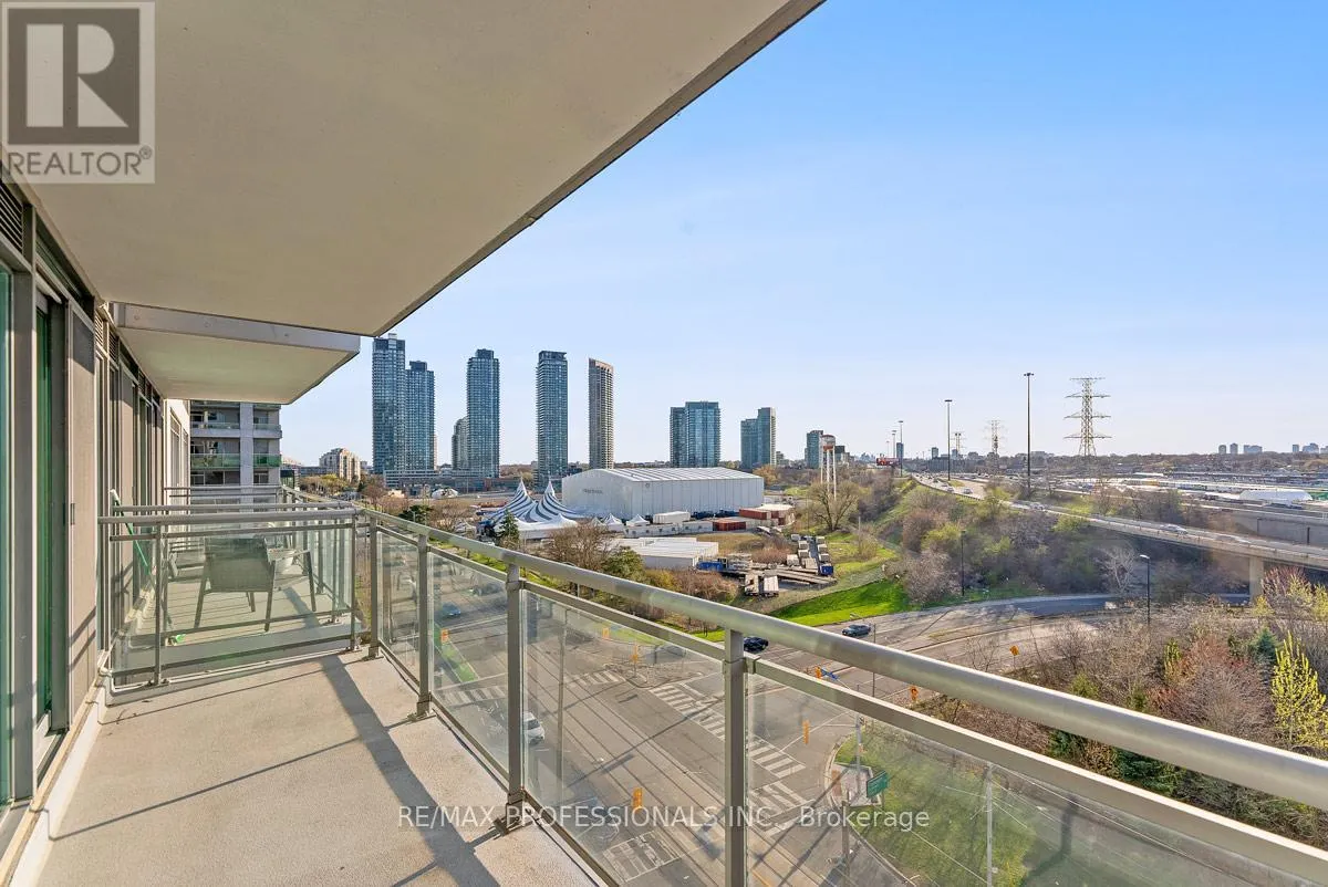 1004 - 2121 LAKE SHORE BOULEVARD W