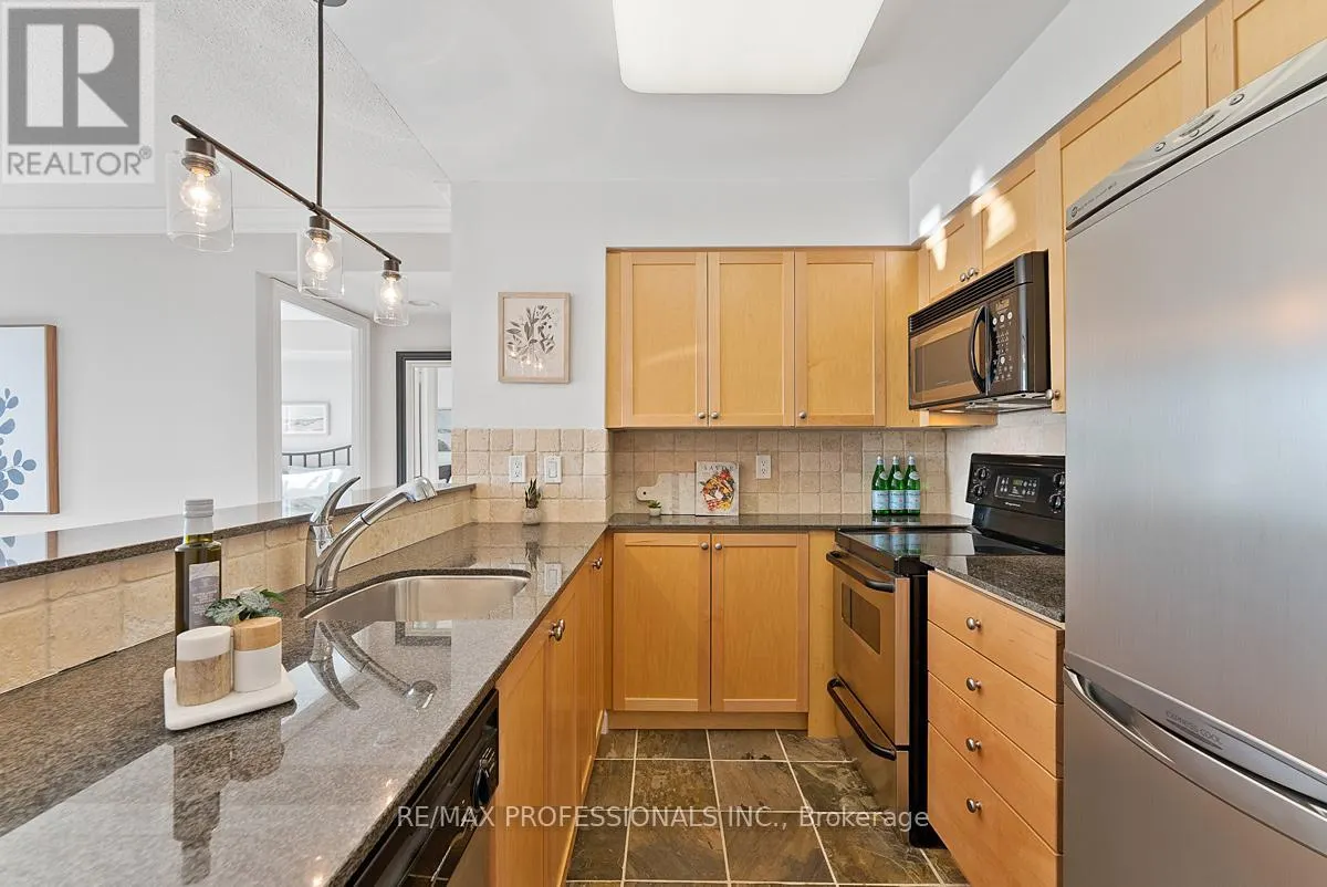 1004 - 2121 LAKE SHORE BOULEVARD W