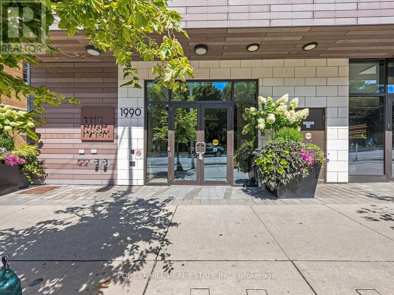 406 - 1990 BLOOR STREET W