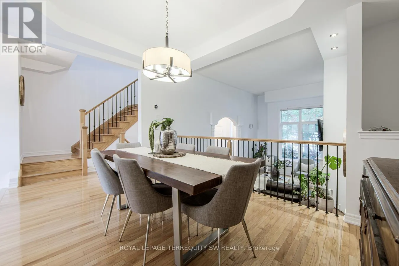 3895 EGLINTON AVENUE W