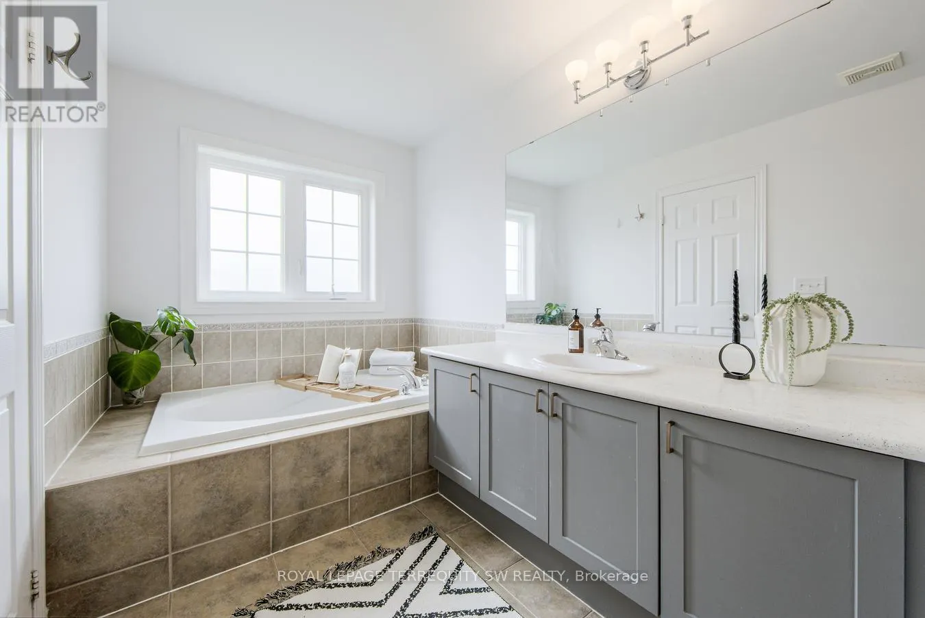 3895 EGLINTON AVENUE W
