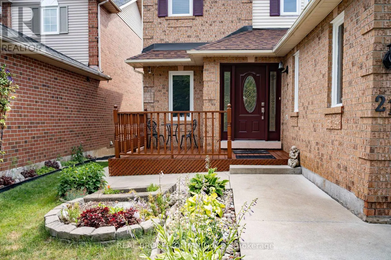 21 VIVIANS CRESCENT
