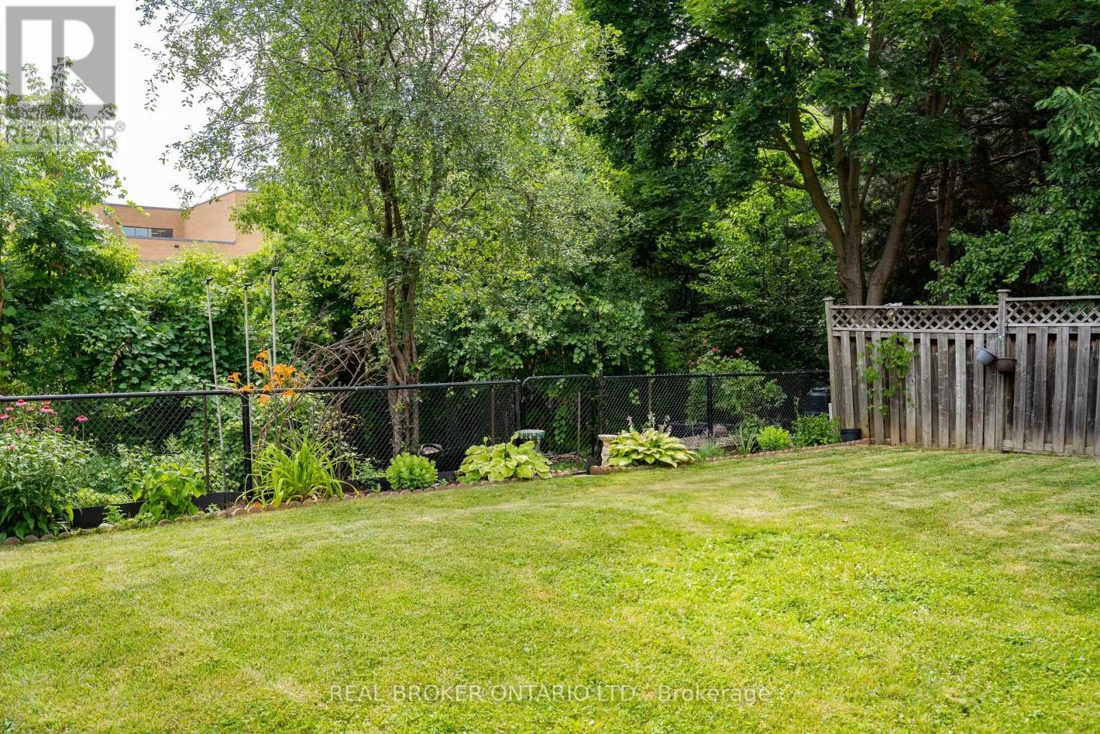 21 VIVIANS CRESCENT