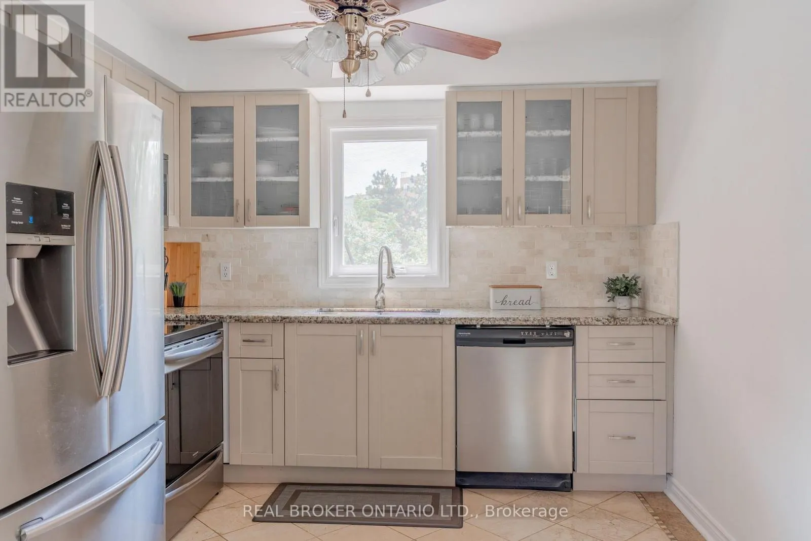 21 VIVIANS CRESCENT