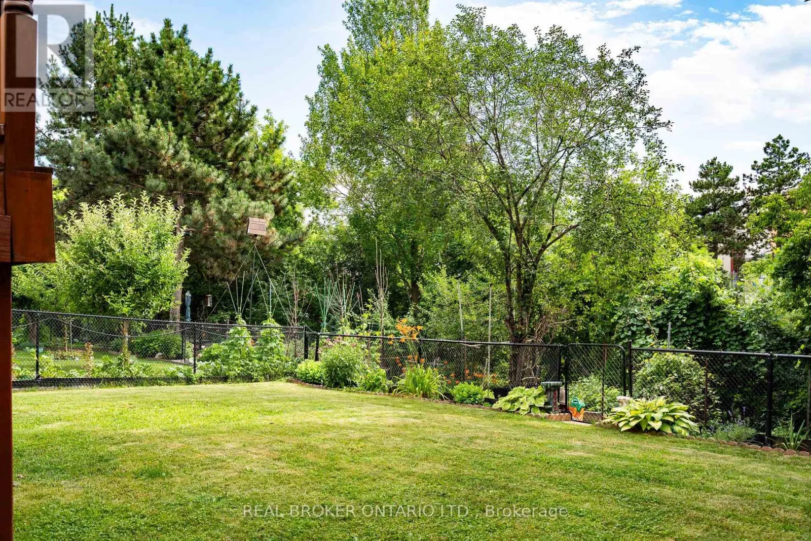 21 VIVIANS CRESCENT